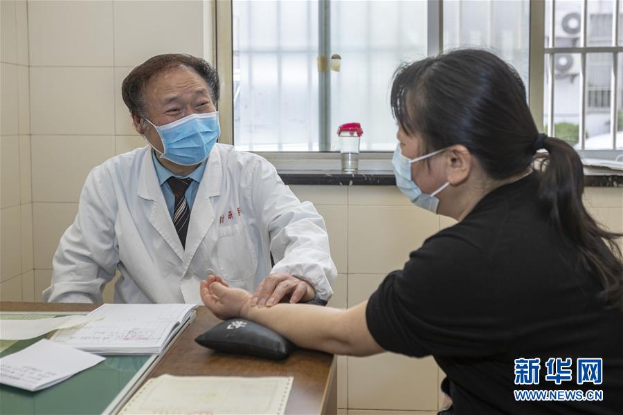 （代表委員履職&middot;圖文互動）（4）&ldquo;履職與行醫(yī)，都要精益求精&rdquo;&mdash;&mdash;全國政協(xié)委員吳煥淦履職記