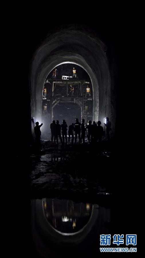 （在習近平新時代中國特色社會主義思想指引下&mdash;&mdash;新時代新作為新篇章&middot;習近平總書記關(guān)切事&middot;圖文互動）（7）新機遇、新引擎&mdash;&mdash;重大工程重大項目建設新動向觀察