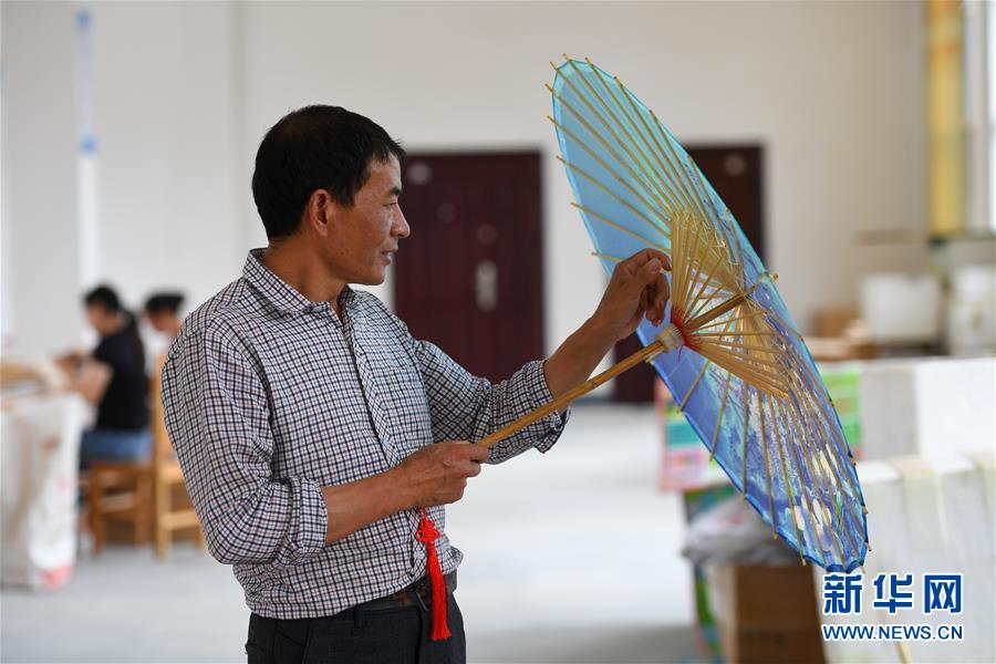 （決戰(zhàn)決勝脫貧攻堅&middot;圖文互動）（7）老手藝撐起&ldquo;脫貧傘&rdquo;