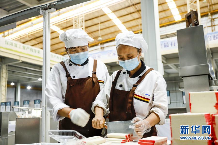 （新華全媒頭條&middot;兩會(huì)特別報(bào)道）（7）攻堅(jiān)克難贏未來&mdash;&mdash;從政府工作報(bào)告看2020年中國發(fā)展走向 