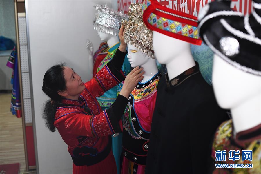 （兩會人物&middot;圖文互動）（5）帶娃、賺錢兩不誤&mdash;&mdash;一位農(nóng)民工代表眼中的脫貧新工作