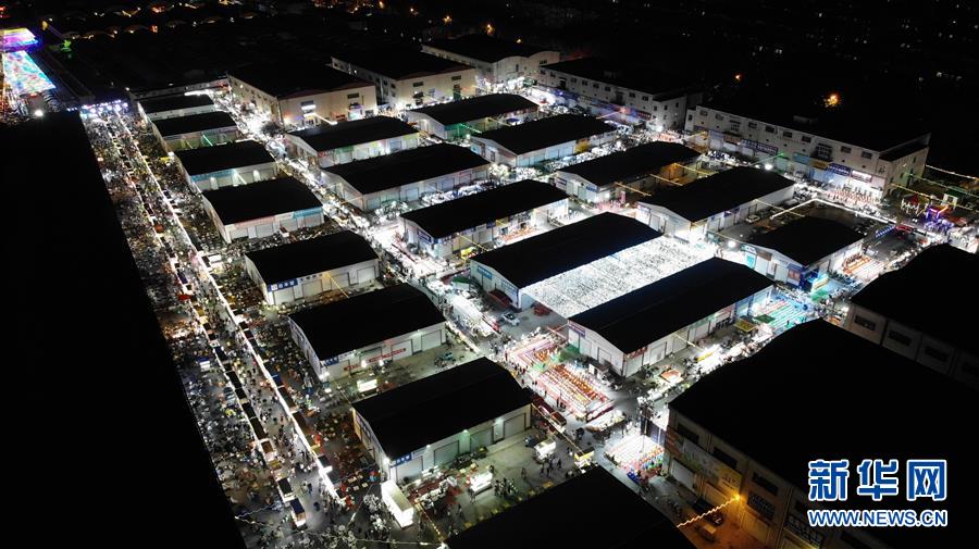 (圖文互動)(3)濟(jì)南最大地攤環(huán)聯(lián)夜市成“網(wǎng)紅打卡地”