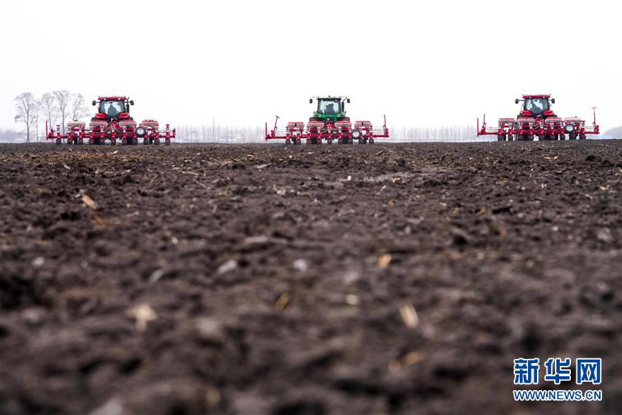 （在習(xí)近平新時代中國特色社會主義思想指引下&mdash;&mdash;新時代新作為新篇章&middot;習(xí)近平總書記關(guān)切事&middot;圖文互動）（2）讓農(nóng)民挑上&ldquo;金扁擔(dān)&rdquo;&mdash;&mdash;農(nóng)業(yè)現(xiàn)代化的生動實(shí)踐掃描