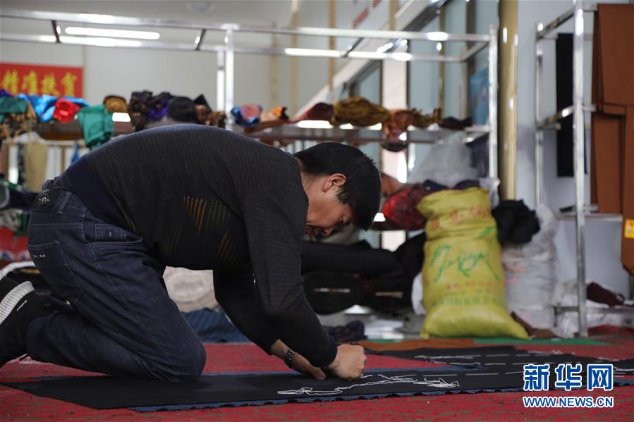 (決戰(zhàn)決勝脫貧攻堅(jiān)·圖文互動)(2)電商扶貧鋪就藏區(qū)脫貧致富“快車道”