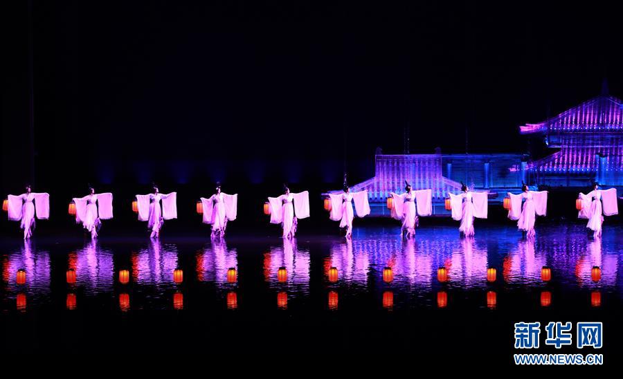 (新華全媒頭條·圖文互動(dòng))(3)待到滿(mǎn)山紅葉時(shí)——三峽重慶庫(kù)區(qū)踐行新發(fā)展理念面面觀(guān)