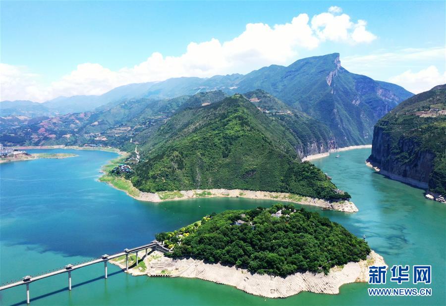 (新華全媒頭條·圖文互動(dòng))(13)待到滿(mǎn)山紅葉時(shí)——三峽重慶庫(kù)區(qū)踐行新發(fā)展理念面面觀(guān)