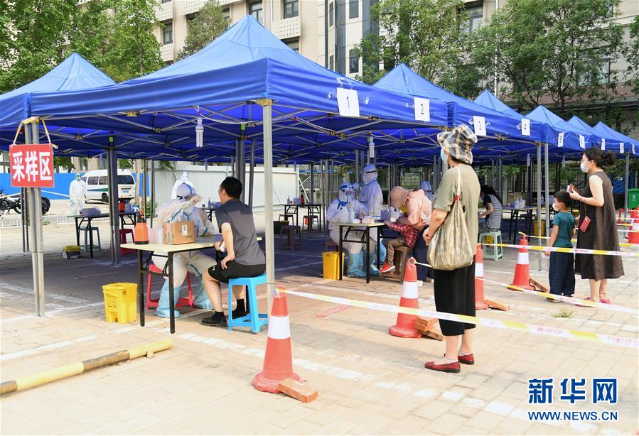 （新華全媒頭條&middot;圖文互動）（4）構(gòu)筑守護城市、守護生命的堅強防線&mdash;&mdash;北京開展大規(guī)模核酸檢測