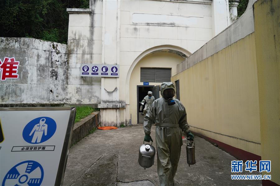 (圖文互動(dòng))(1)北斗發(fā)射緊急叫停后……——記西昌衛(wèi)星發(fā)射中心加注分隊(duì)黨員群體