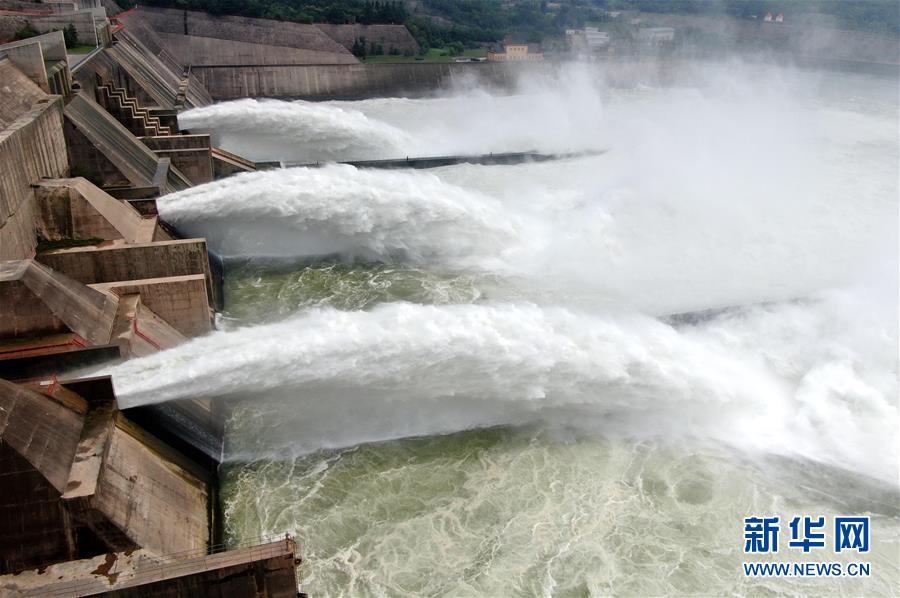 (社會)(3)黃河小浪底洪水調(diào)度運(yùn)用模式平穩(wěn)演進(jìn)