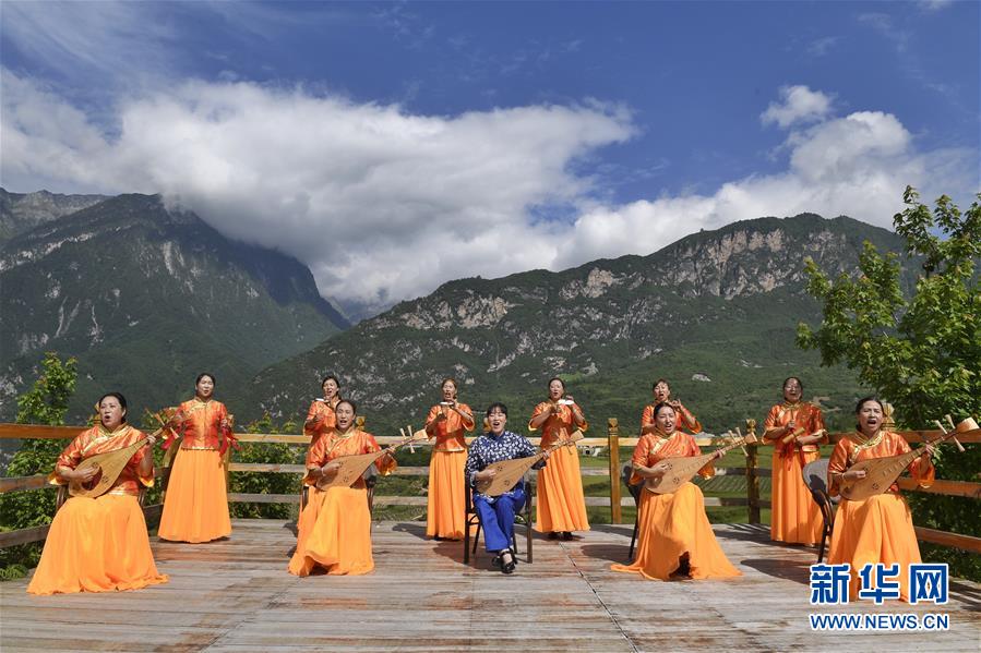 (圖文互動)(6)雪山草地展新貌——四川阿壩州脫貧奔小康紀實