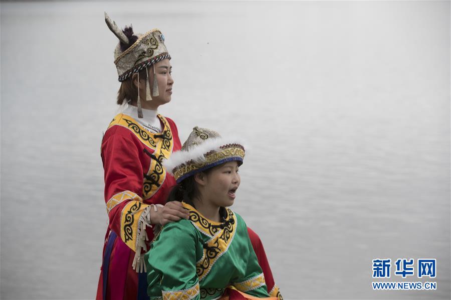 (新華全媒頭條·走向我們的小康生活·圖文互動(dòng))(6)迎著東升的紅日——走向小康之路的赫哲族