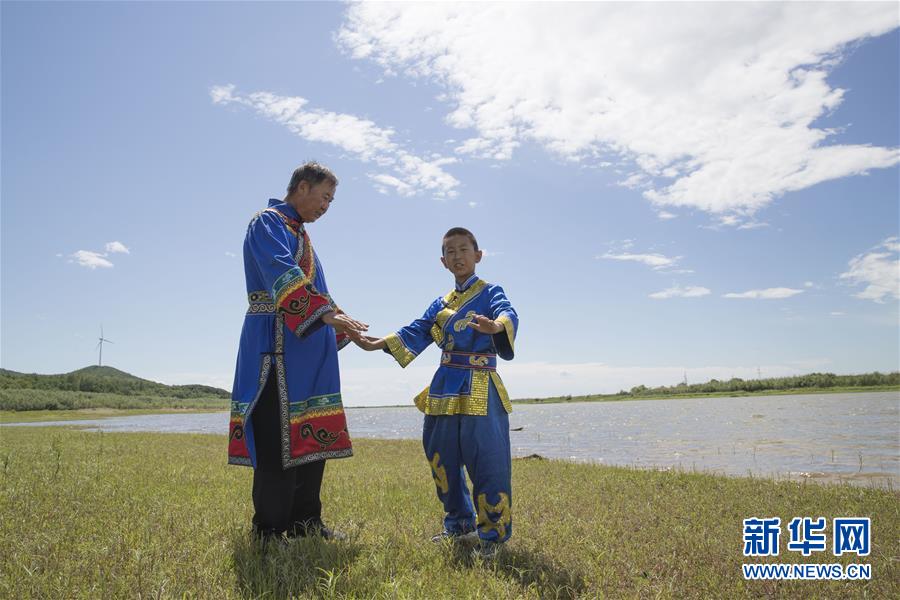 (新華全媒頭條·走向我們的小康生活·圖文互動(dòng))(7)迎著東升的紅日——走向小康之路的赫哲族