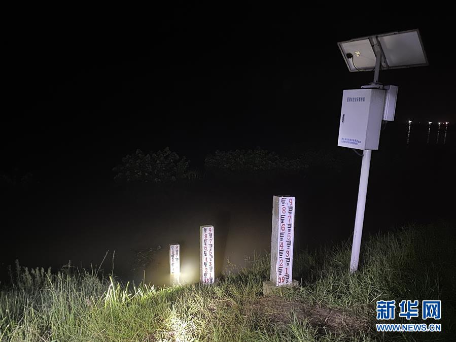 (防汛抗洪·圖文互動(dòng))(1)目擊洞庭抗洪“風(fēng)向標(biāo)”挺過第一波攻擊