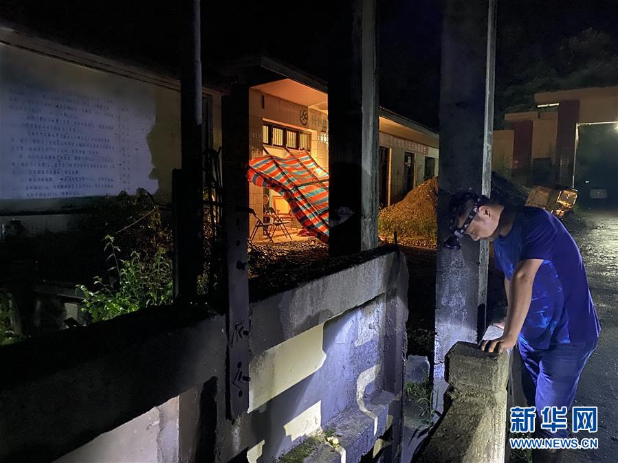 (防汛抗洪·圖文互動(dòng))(2)目擊洞庭抗洪“風(fēng)向標(biāo)”挺過第一波攻擊