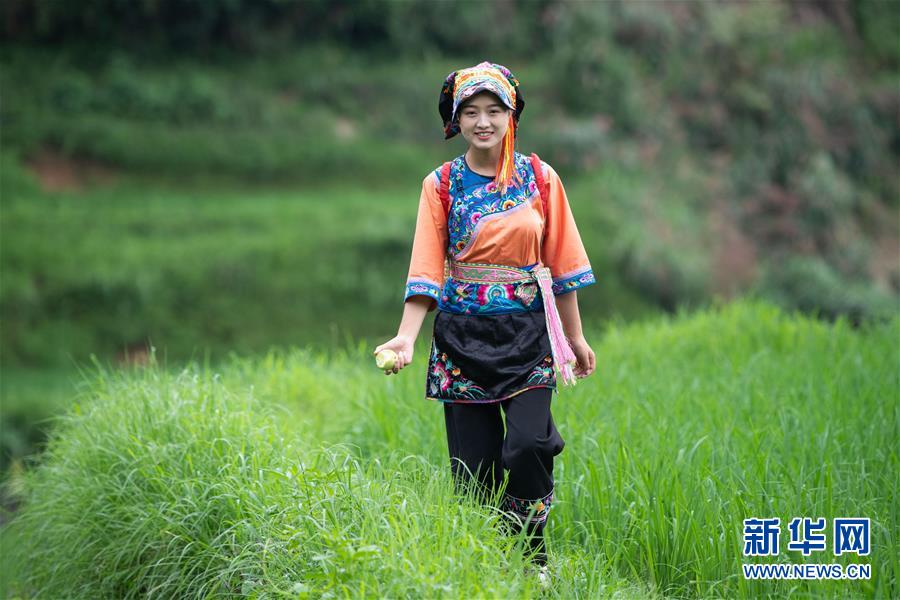 （新華全媒頭條&middot;走向我們的小康生活&middot;圖文互動）（4）那山，那人，那苗寨&mdash;&mdash;十八洞村三代人的奮斗史