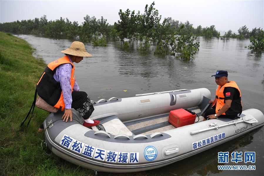 (防汛抗洪·一線人物·圖文互動(dòng))(3)萬家燈火明 壩上有神兵——安徽宿松長(zhǎng)江大堤上的“守護(hù)者聯(lián)盟”群像