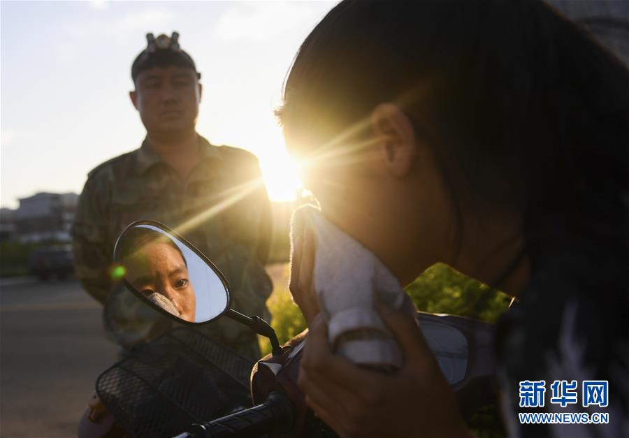 (體育·圖文互動(dòng))(7)父愛如燈 伴我奔跑