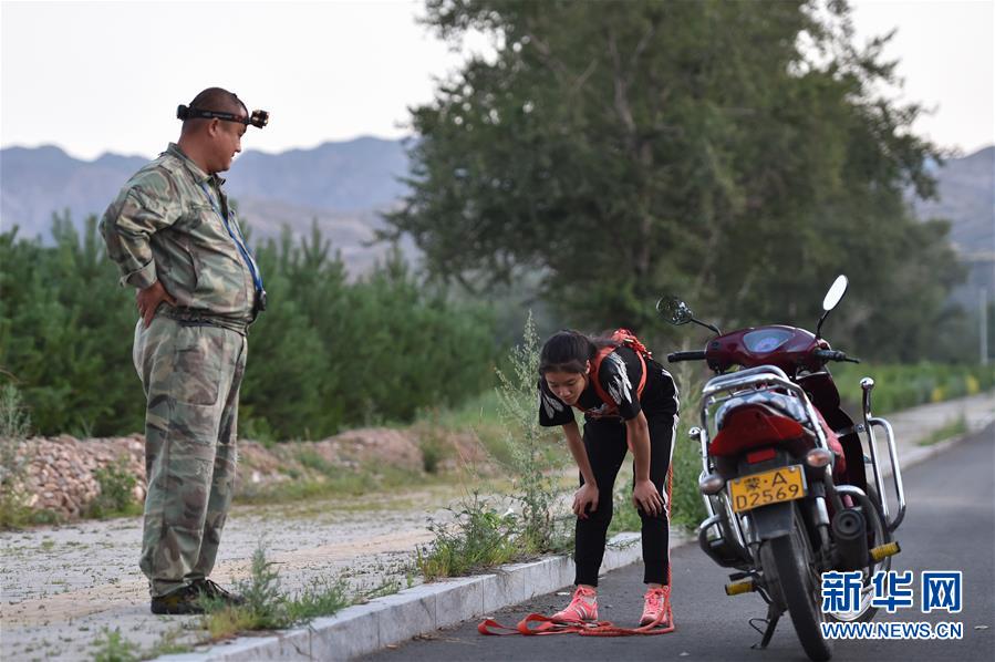 (體育·圖文互動(dòng))(10)父愛如燈 伴我奔跑