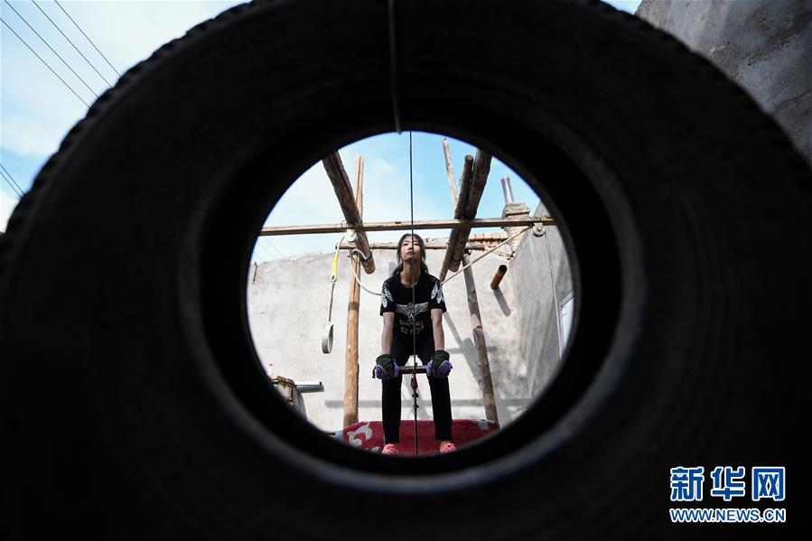 (體育·圖文互動(dòng))(12)父愛如燈 伴我奔跑