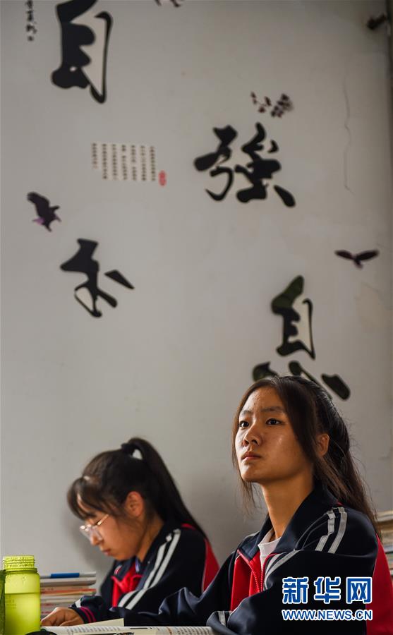 (體育·圖文互動(dòng))(16)父愛如燈 伴我奔跑