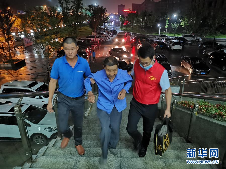 （防汛抗洪&middot;圖文互動(dòng)）（3）洪水來(lái)襲，銅鑼聲在千年古鎮(zhèn)的雨夜響起