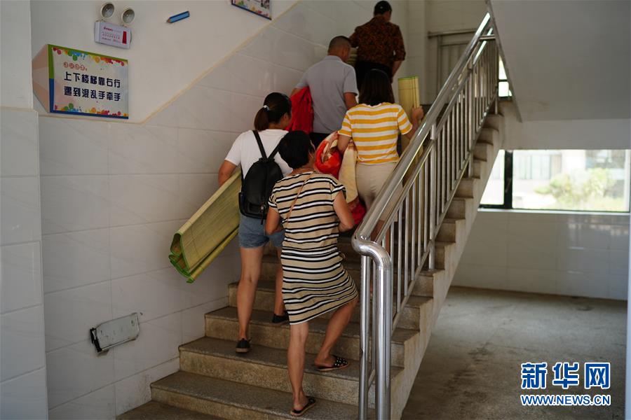 (在習(xí)近平新時代中國特色社會主義思想指引下——新時代新作為新篇章·習(xí)近平總書記關(guān)切事·圖文互動)(6)遮風(fēng)雨 送安穩(wěn)——受災(zāi)群眾轉(zhuǎn)移安置中的暖心故事