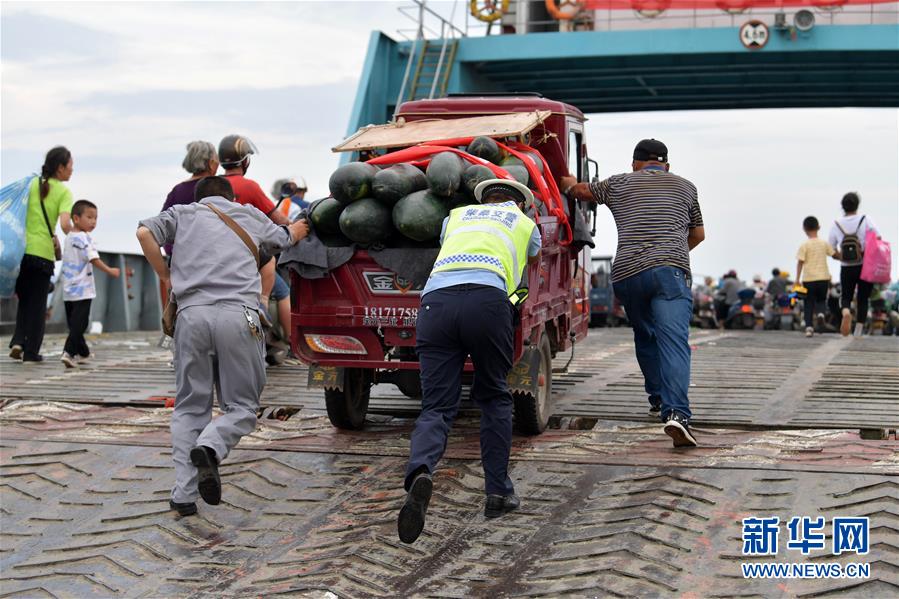 （新華全媒頭條&middot;圖文互動(dòng)）（3）百萬(wàn)群眾大轉(zhuǎn)移&mdash;&mdash;抗洪搶險(xiǎn)救援直擊