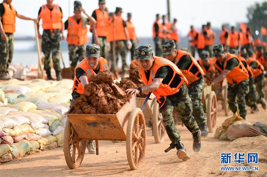 （新華全媒頭條&middot;圖文互動(dòng)）（11）百萬(wàn)群眾大轉(zhuǎn)移&mdash;&mdash;抗洪搶險(xiǎn)救援直擊