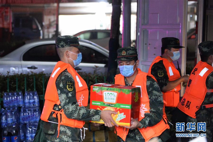 （新華全媒頭條&middot;圖文互動(dòng)）（12）百萬(wàn)群眾大轉(zhuǎn)移&mdash;&mdash;抗洪搶險(xiǎn)救援直擊