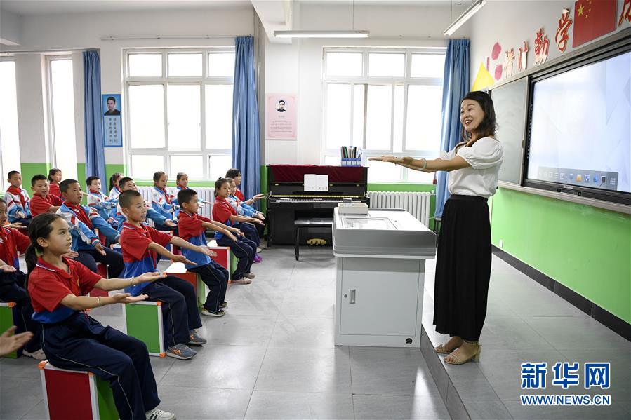 (新華全媒頭條·走向我們的小康生活·圖文互動)(15)23萬人的命運轉(zhuǎn)折——我國最大易地生態(tài)移民安置區(qū)的脫貧密碼