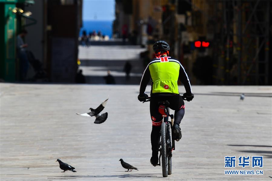 (國際·圖文互動)(18)特稿:穿越寒暑 無問西東——寫在新冠疫情構(gòu)成“國際關(guān)注的突發(fā)公共衛(wèi)生事件”半年之際