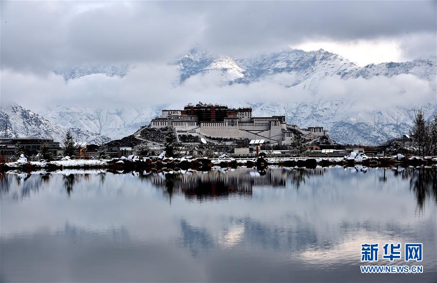 （在習(xí)近平新時(shí)代中國特色社會(huì)主義思想指引下&mdash;&mdash;新時(shí)代新作為新篇章&middot;習(xí)近平總書記關(guān)切事&middot;圖文互動(dòng)）（3）綠色映底蘊(yùn)，山水見初心&mdash;&mdash;生態(tài)優(yōu)先、綠色發(fā)展持續(xù)造福群眾美好生活