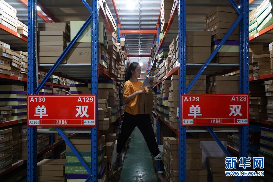 (民生直通車(chē)·圖文互動(dòng))(5)生產(chǎn)線(xiàn)“突圍” 創(chuàng)新領(lǐng)跑“下一站”——“中國(guó)女鞋之都”轉(zhuǎn)型升級(jí)之路