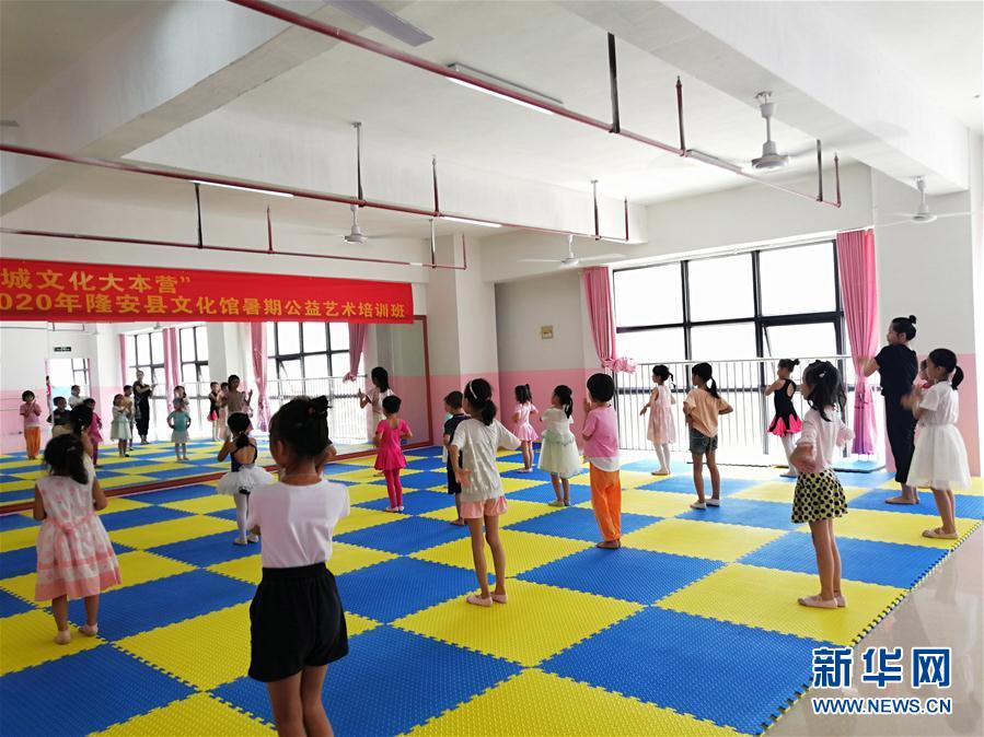 （特別的暑期生活&middot;圖文互動(dòng)）（2）她們的愿望，在這個(gè)假期實(shí)現(xiàn)&mdash;&mdash;廣西隆安易地扶貧搬遷安置區(qū)暑期見聞