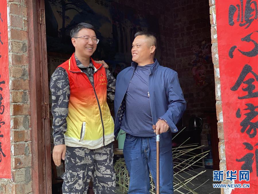 （在習近平新時代中國特色社會主義思想指引下&mdash;&mdash;新時代新作為新篇章&middot;習近平總書記關切事&middot;圖文互動）（4）青春做伴，西部放歌&mdash;&mdash;走近扎根西部建設邊疆的大學生們