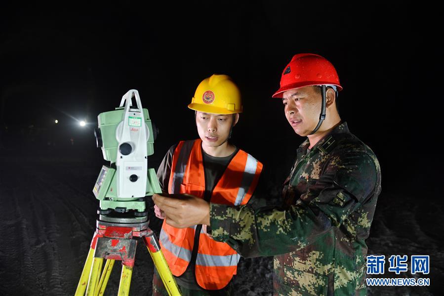 (軍事·圖文互動)(2)為導(dǎo)彈筑巢的“彝族雄鷹”——記“最美新時代革命軍人”沙子呷