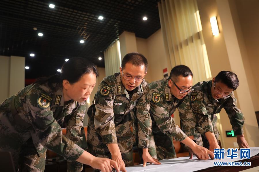 (圖文互動(dòng))(1)對黨赤“淳” 為國志“靜”——記戰(zhàn)略支援部隊(duì)某部高級工程師淳靜