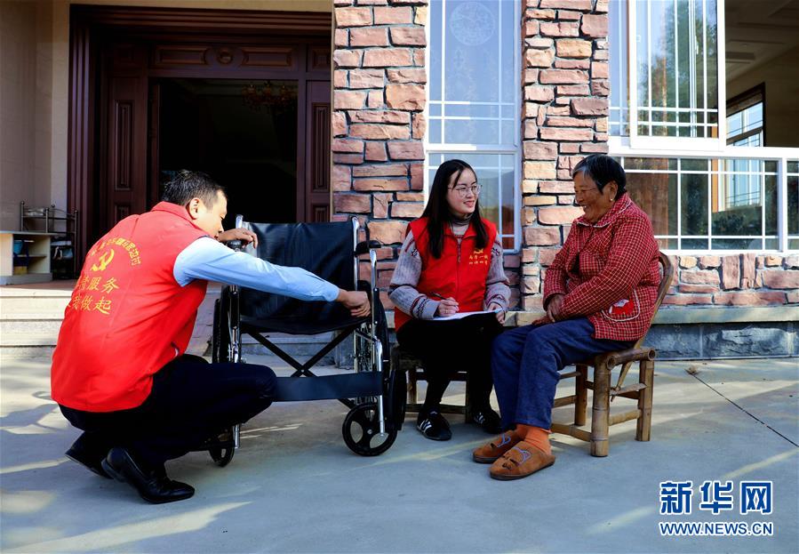 （新華全媒頭條&middot;總書記推動(dòng)的改革身邊事&middot;行政體制改革篇&middot;圖文互動(dòng)）（4）特寫：追問(wèn)&ldquo;一件事&rdquo;