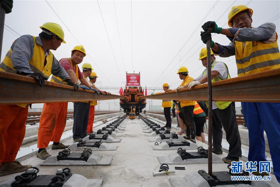 （新華全媒頭條&middot;圖文互動）（3）&ldquo;1毫米&rdquo;之內(nèi)的智慧與引領&mdash;&mdash;寫在智能高鐵京雄城際全線軌道貫通之際