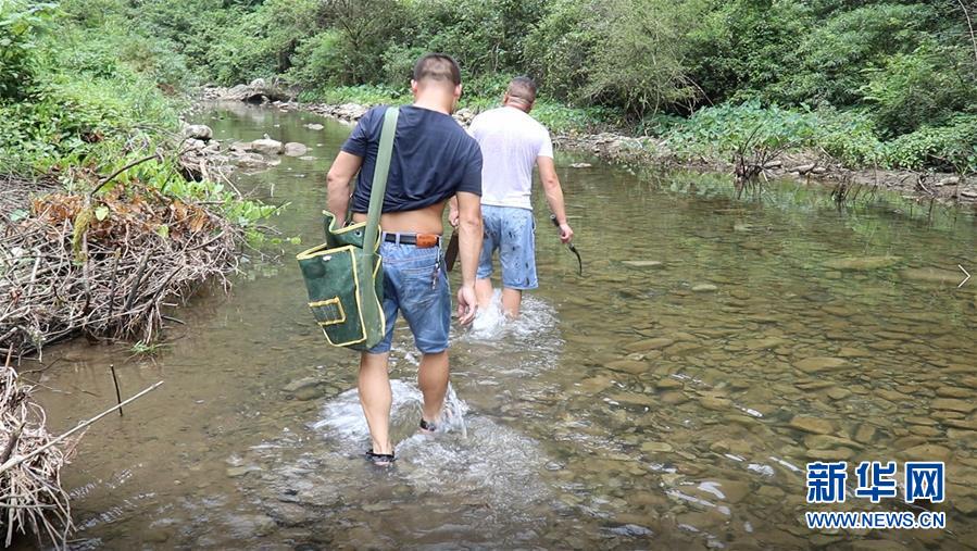 （高溫下的勞動者&middot;圖文互動）（1）高溫襲來，他們用雙手守護貧困大山