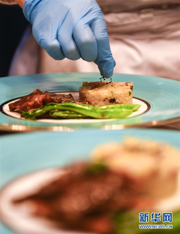 （在習(xí)近平新時(shí)代中國特色社會主義思想指引下&mdash;&mdash;新時(shí)代新作為新篇章&middot;習(xí)近平總書記關(guān)切事&middot;圖文互動）（5）珍惜盤中餐，狠剎浪費(fèi)風(fēng)&mdash;&mdash;各地積極行動堅(jiān)決制止餐飲浪費(fèi)