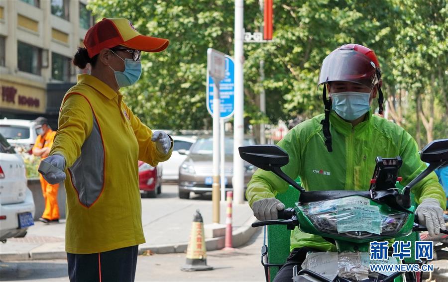 （總書記推動的改革身邊事&middot;文化改革篇）（4）特寫：&ldquo;生活便利了，環(huán)境變美了，人也舒心了&rdquo; &mdash;&mdash;感受基層文明實踐站里的惠民服務