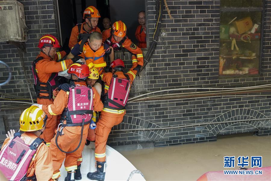 （防汛抗洪）（1）重慶：救援！在被洪水漫過的街巷之間