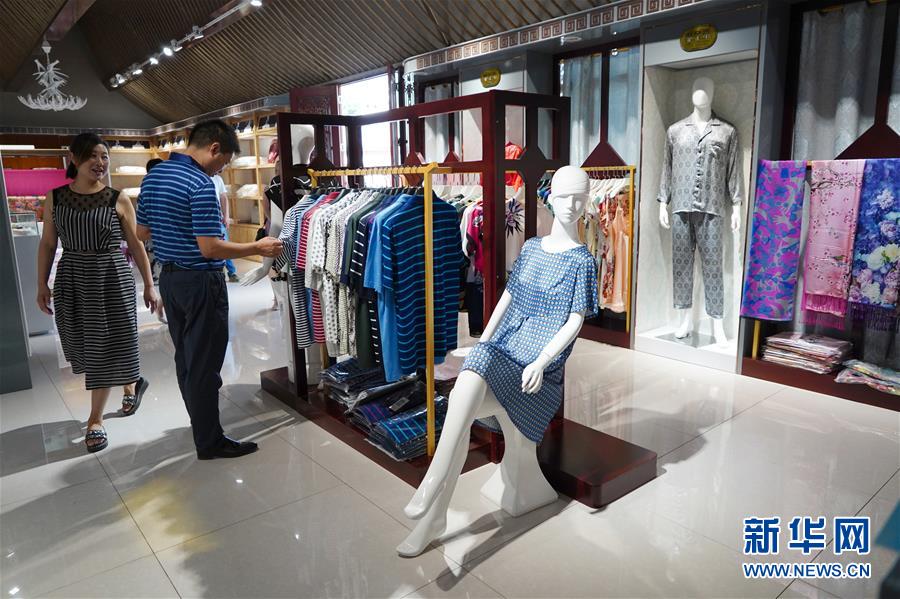 （走向我們的小康生活&middot;圖文互動）（2）綠了青山，紅了日子&mdash;&mdash;秦巴山區(qū)群眾繪出小康&ldquo;調(diào)色板&rdquo;