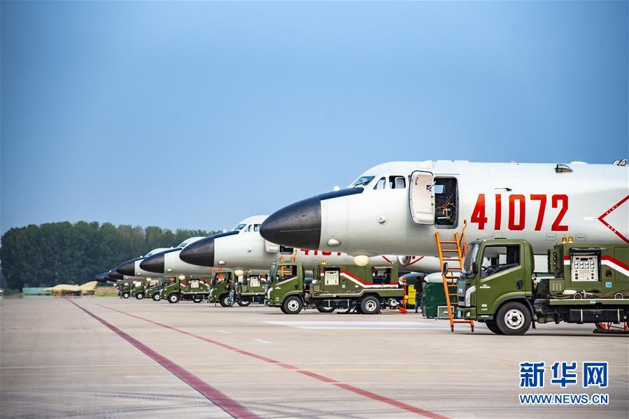 （在習(xí)近平強(qiáng)軍思想指引下&middot;我們在戰(zhàn)位報(bào)告&middot;圖文互動）（1）雷霆&ldquo;戰(zhàn)神&rdquo;向戰(zhàn)而飛&mdash;&mdash;空軍航空兵某師牢記囑托備戰(zhàn)打仗記事