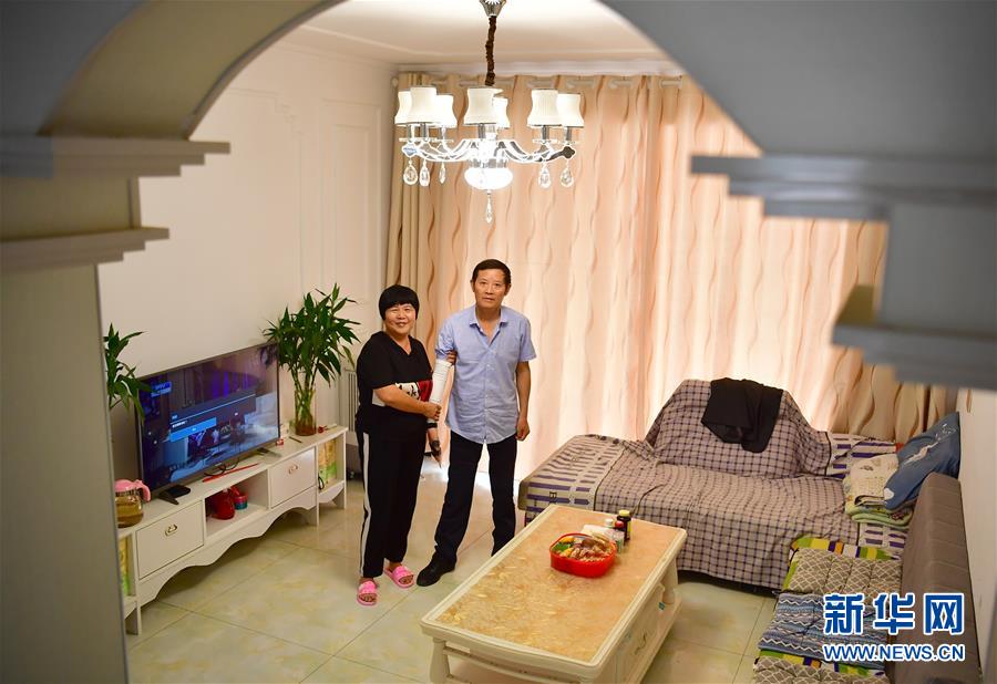 （走向我們的小康生活&middot;圖文互動）（2）&ldquo;樓上過日子，樓下賺票子&rdquo;&mdash;&mdash;來自陜西安康的易地扶貧搬遷一線觀察