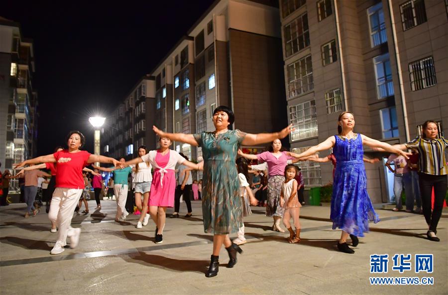 （走向我們的小康生活&middot;圖文互動）（4）&ldquo;樓上過日子，樓下賺票子&rdquo;&mdash;&mdash;來自陜西安康的易地扶貧搬遷一線觀察