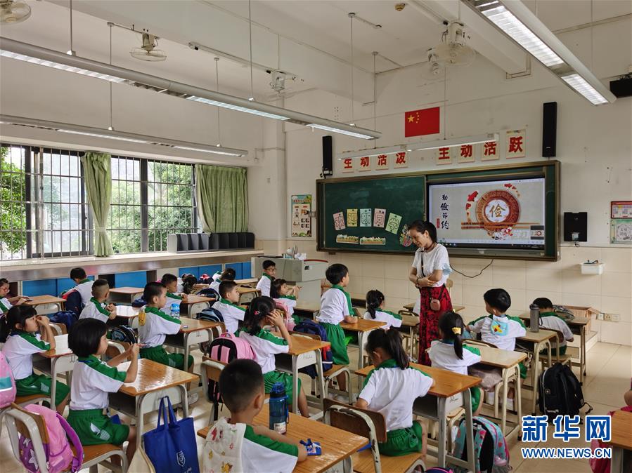 (新華全媒頭條·圖文互動)(9)特別的“開學(xué)第一課”