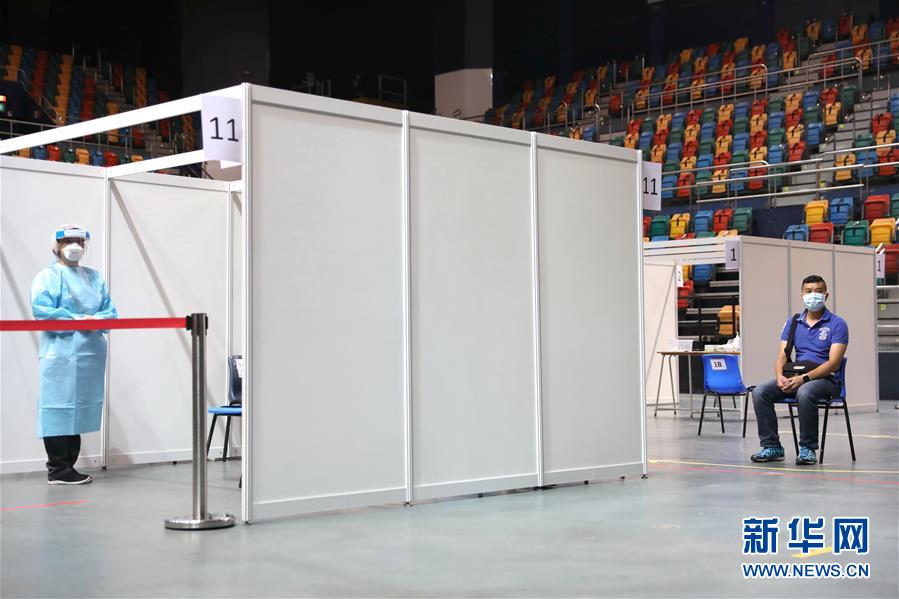 （圖文互動）（3）特寫：新冠病毒普檢首日，香港市民踴躍參與