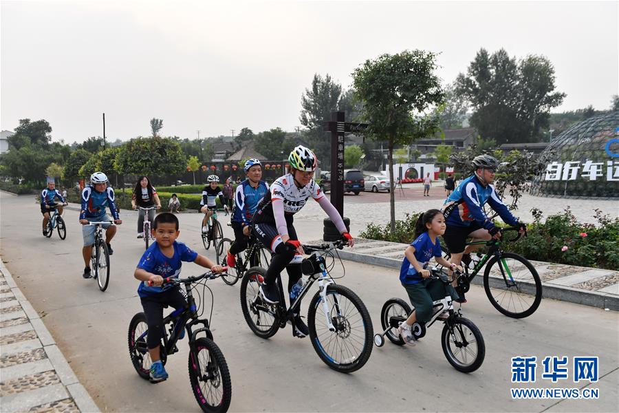 (走向我們的小康生活·圖文互動(dòng))(2)小山村辦起“騎行俱樂(lè)部”——鄉(xiāng)村變富變美帶來(lái)的新鮮事